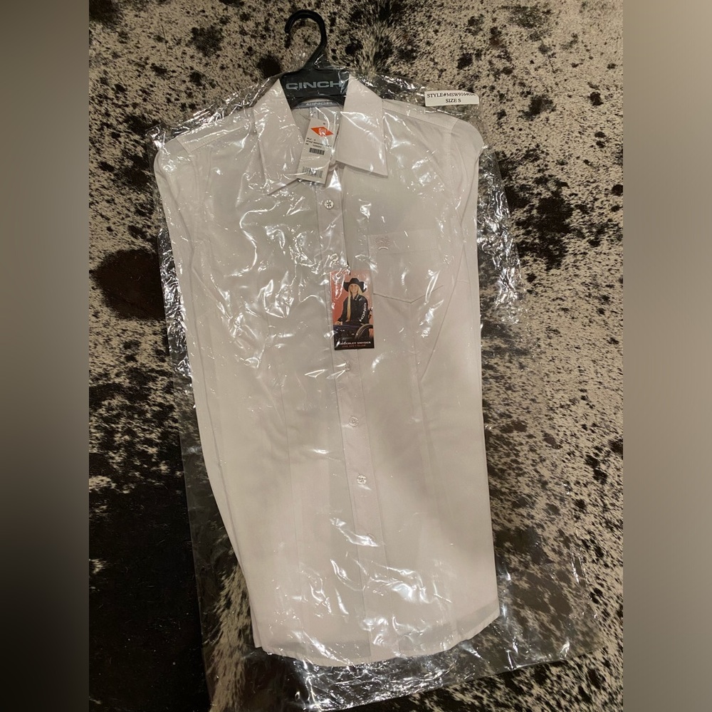 Cinch white ladies button up shirt. Size small.